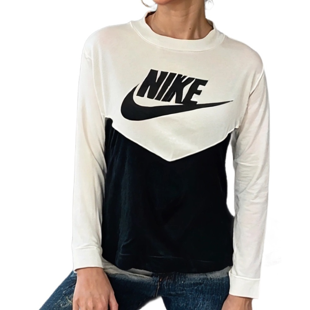 Nike Long Sleeve Top in Black and White Size M